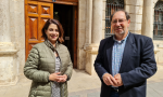 Emma Buj y Julio Esteban, a las puertas del Ayuntamiento de Teruel