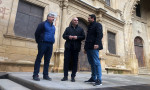 Celma, Gracia Suso y Estevan, frente al Ayuntamiento de Alcañiz