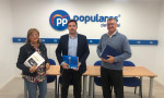 Carmen Pobo, Alberto Herrero y Manuel Blasco, en la sede del Partido Popular de Teruel