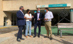 Fuertes, Marín, Gracia Suso y Estevan, a las puertas del hospital de Alcañiz