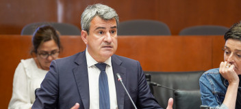 José Antonio Lagüens en la Comisión de Institucional