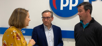Rosa Sánchez, Joaquín Juste y Diego Puerto, en la sede del PP turolense