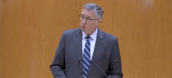 Manuel Blasco durante su intervención en el pleno del Senado