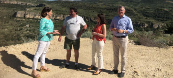 Emma Buj, Raquel Clemente y Manuel Blasco han visitado este sábado la localidad de Cantavieja