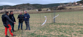 Joaquín Juste y Jesús Fuertes mantuvieron un encuentro con los agricultores de los Montes Universales para conocer las afecciones provocadas por los ciervos