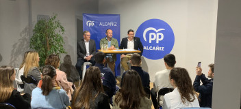 La nueva sede del Partido Popular de Alcañiz ha recibido a más de un centenar de afiliados y simpatizantes