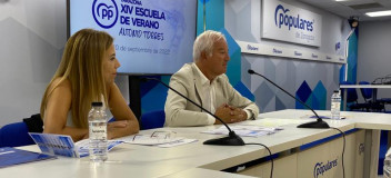 Ana Alós y Eloy Suárez en la presentación de la XIV Escuela de Verano