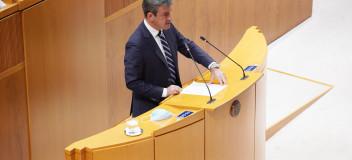 Lagüéns en el Pleno de las Cortes