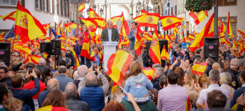 Manifestación en Zaragoza en contra de la Amnistía y a favor de la igualdad de todas las comunidades autónomas 