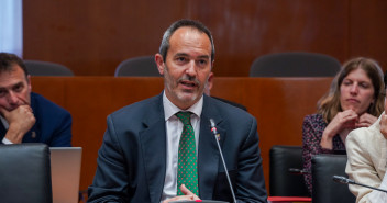Juan Pablo Artero en la Comisión Institucional