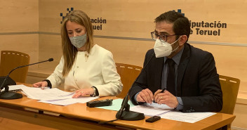 Yolanda Sevilla y Carlos Boné, en una imagen de archivo en la Diputación Provincial de Teruel