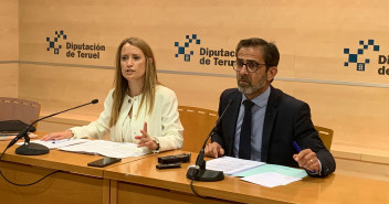 Yolanda Sevilla y Carlos Boné, en una rueda de prensa en la sede de la Diputación Provincial de Teruel