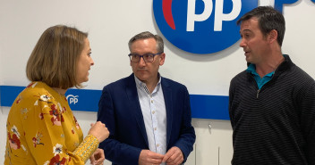 Rosa Sánchez, Joaquín Juste y Diego Puerto, en la sede del PP turolense