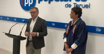 Joaquín Juste y Ana Marín, en la sede del Partido Popular de Teruel