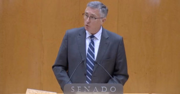 Manuel Blasco durante su intervención en el pleno del Senado