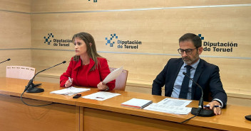 Yolanda Sevilla y Carlos Boné, en la rueda de prensa previa al pleno