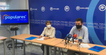 Rocío Féliz de Vargas y Javier Domingo durante la comparecencia ante los medios de comunicación