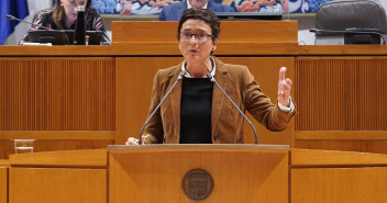Ana Marín, en una sesión plenaria en las Cortes de Aragón