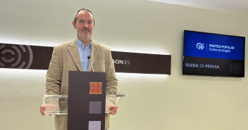 El diputado popular Juan Pablo Artero en rueda de prensa