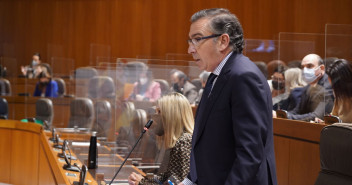 Luis María Beamonte, durante la pregunta al Presidente en el pleno