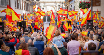 Manifestación en Zaragoza en contra de la Amnistía y a favor de la igualdad de todas las comunidades autónomas 