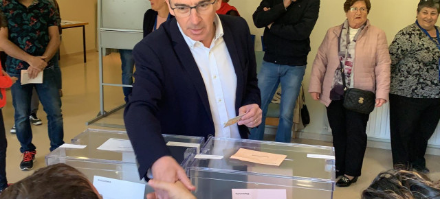 El presidente del PP aragonés vota en Tarazona