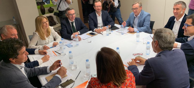 Reunión entre los comités de negociación de PP y Cs en Aragón