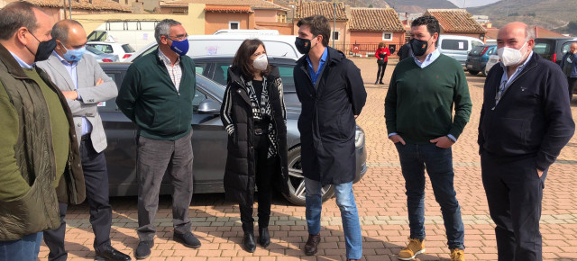 Celma y otros alcaldes de la zona durante la protesta.