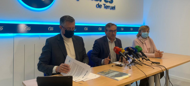 Manuel Blasco, Joaquín Juste y Carmen Pobo, durante la rueda de prensa celebrada este jueves en Teruel