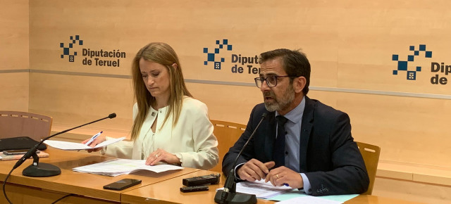 Yolanda Sevilla y Carlos Boné, en la rueda de prensa previa al pleno ordinario del mes de mayo