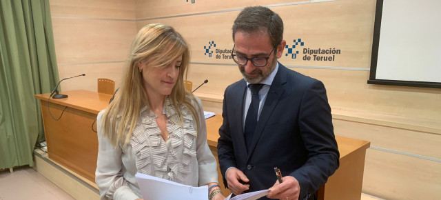 Yolanda Sevilla y Carlos Boné, antes de comenzar la rueda de prensa