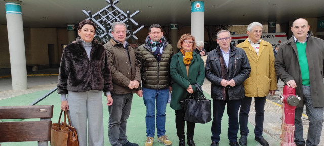 El Partido Popular de Teruel ha comparecido ante los medios de comunicación en la puerta del Hospital de Alcañiz