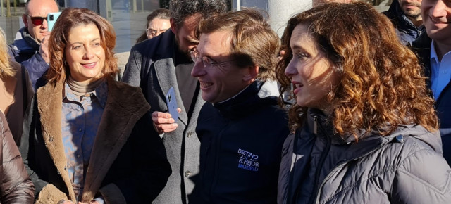 La alcaldesa de Teruel junto con el alcalde de Madrid y la presidenta de la Comunidad de Madrid