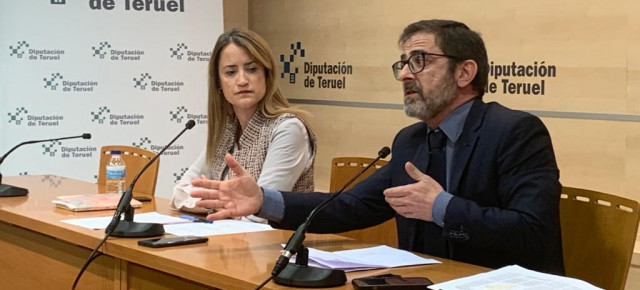 Yolanda Sevilla y Carlos Boné, en la sala de prensa de la Diputación Provincial de Teruel