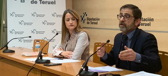 Yolanda Sevilla y Carlos Boné en la sala de prensa de la DPT