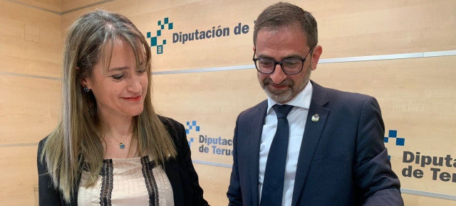 Yolanda Sevilla y Carlos Boné en la sala de prensa de la Diputación Provincial de Teruel