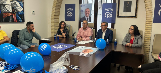 Imagen del mitin celebrado en el Ayuntamiento de Híjar