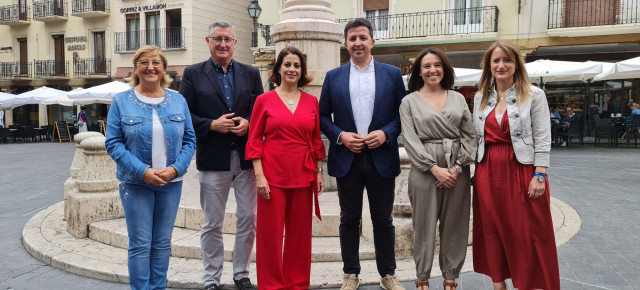 Candidatos del Partido Popular de Teruel en la plaza del Torico de la capital