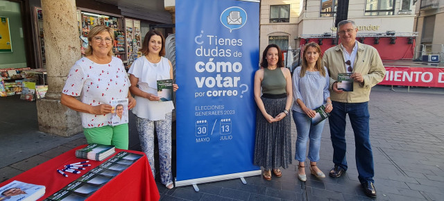 Los candidatos 'populares' han participado este martes en una mesa informativa sobre voto por correo