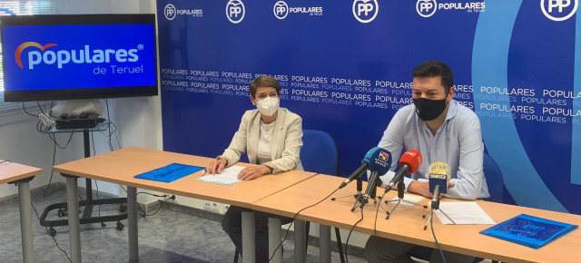 Rocío Féliz de Vargas y Javier Domingo durante la comparecencia ante los medios de comunicación