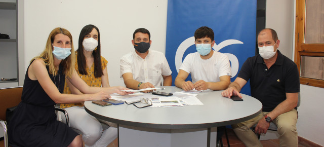 Imagen de los cinco concejales del Partido Popular en el Ayuntamiento de Alcañiz