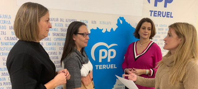 Rosa Sánchez, Silvia Quílez, Emma Buj y Yolanda Sevilla en la Diputación Provincial de Teruel