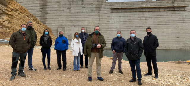 Los representantes del Partido Popular y del equipo de gobierno del Ayuntamiento de Castellote han visitado las obras de Santolea