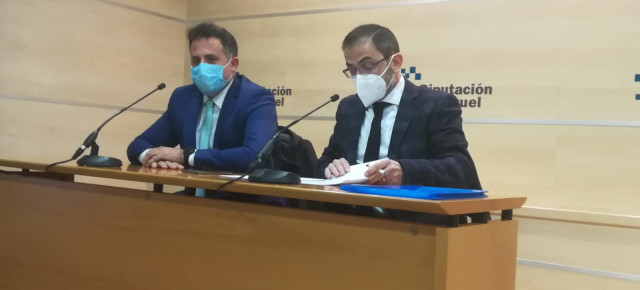 Carlos Redón y Carlos Boné durante la rueda de prensa previo al pleno del mes de enero