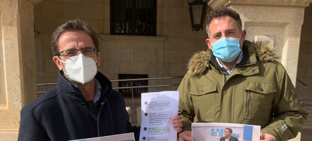 Carlos Boné y Carlos Redón tras la rueda de prensa frente a la sede de la Diputación Provincial de Teruel