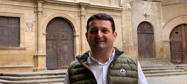 Miguel Ángel Estevan, en la plaza de España de Alcañiz