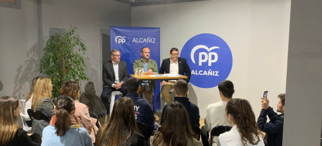 La nueva sede del Partido Popular de Alcañiz ha recibido a más de un centenar de afiliados y simpatizantes