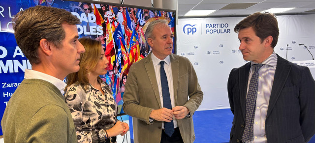 Jorge Azcón acompañado de Pedro Navarro, Natalia Chueca y Ramón Celma