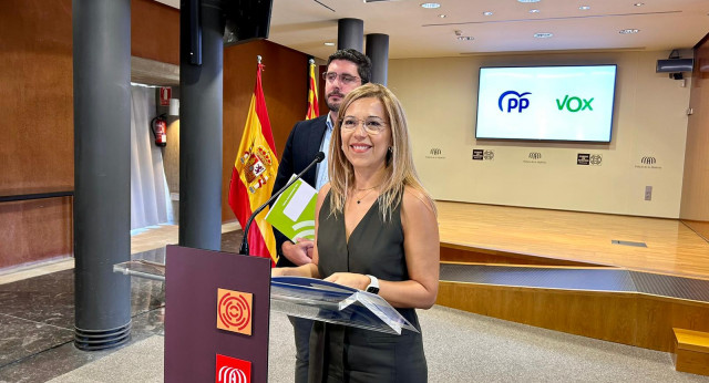 Los portavoces en las Cortes de Aragón del Partido Popular y Vox, Ana Alós y Alejandro Nolasco, han firmado el acuerdo