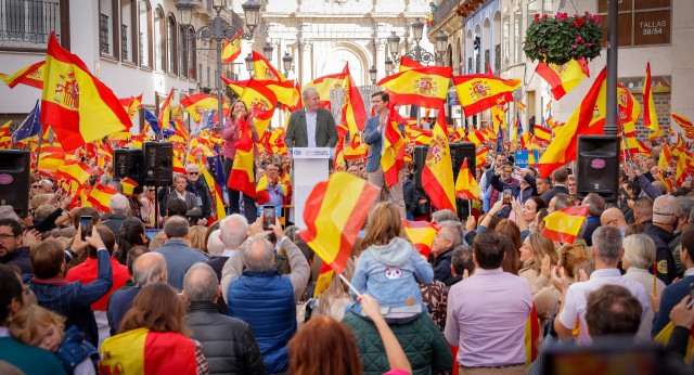 Manifestación en Zaragoza en contra de la Amnistía y a favor de la igualdad de todas las comunidades autónomas 